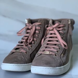 UGG high top fashion sneaker women’s 9/10